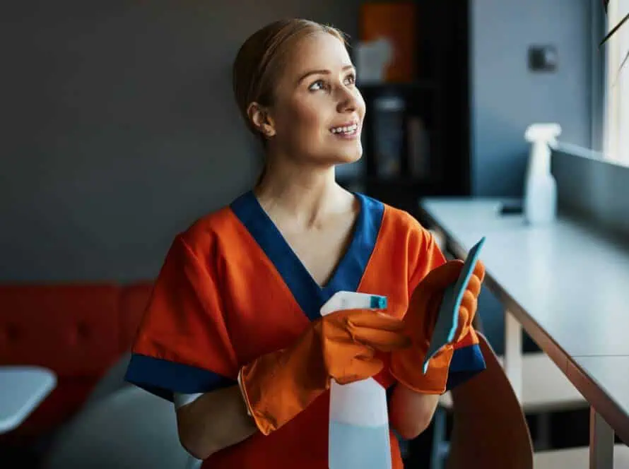 Entretien Régulier de Votre Maison | L'entretien régulier de votre maison est essentiel pour maintenir un environnement propre et sain au quotidien. BR Nettoyage est votre aide ménagère ou aide ménager et vous accompagne dans cette tâche en vous proposant un service sur mesure.